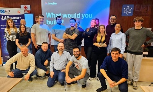 Zdjęcie do Elbląg obok Aten i Birmingham. Podczas Vibe Coding Jam powstały gry i aplikacje wykorzystujące AI